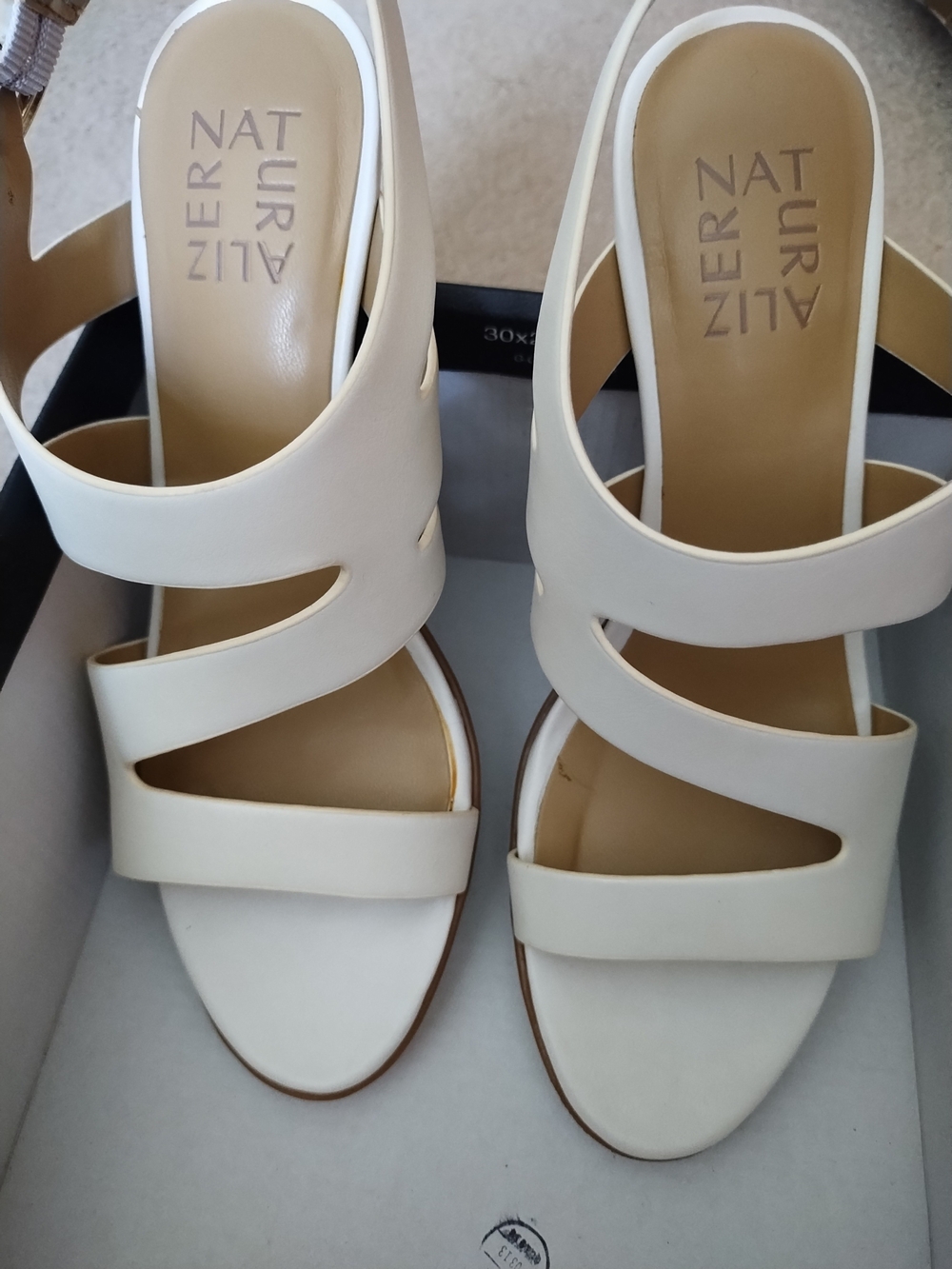 Naturalizer Women’s Dee Slingback White  Sandal Size 6.5M. Pre-Owned